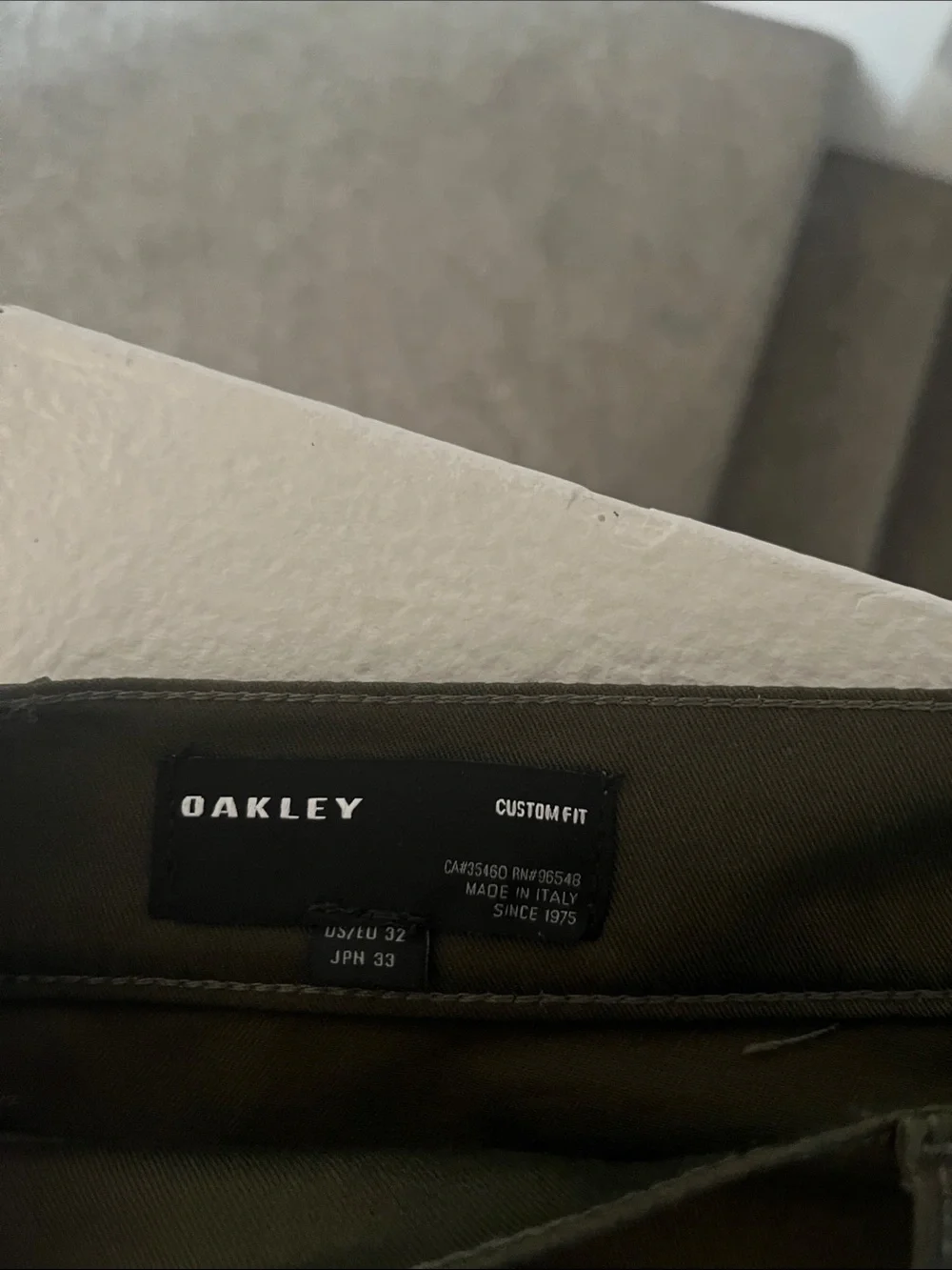 OAKLEY Men's Olive Green Casual Shorts. BNWOT size 32 lightweight jean material
